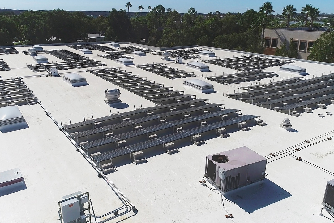 solar-panels-on-a-commerical-building